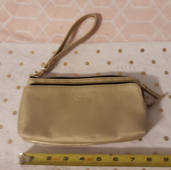 Clutch - Picture 2 of 5